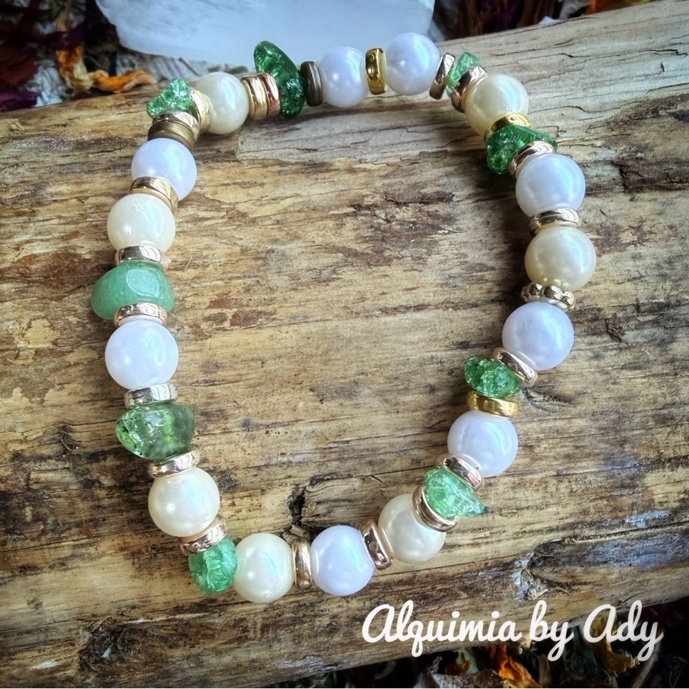 Aventurine and pearls charms eclectic statement bracelet - Picture 7 of 12